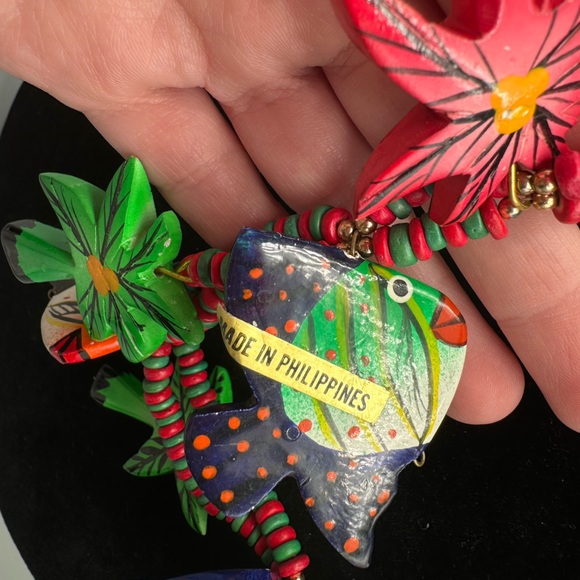 VTG Tropical Wooden Beaded Necklace Made in The Philippines Fish & Palm Trees - Picture 6 of 8